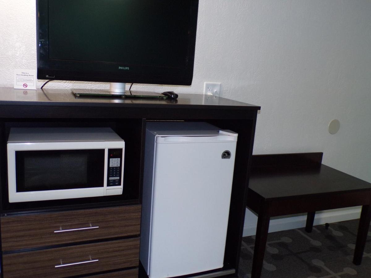 Dover Inn And Suites Ngoại thất bức ảnh
