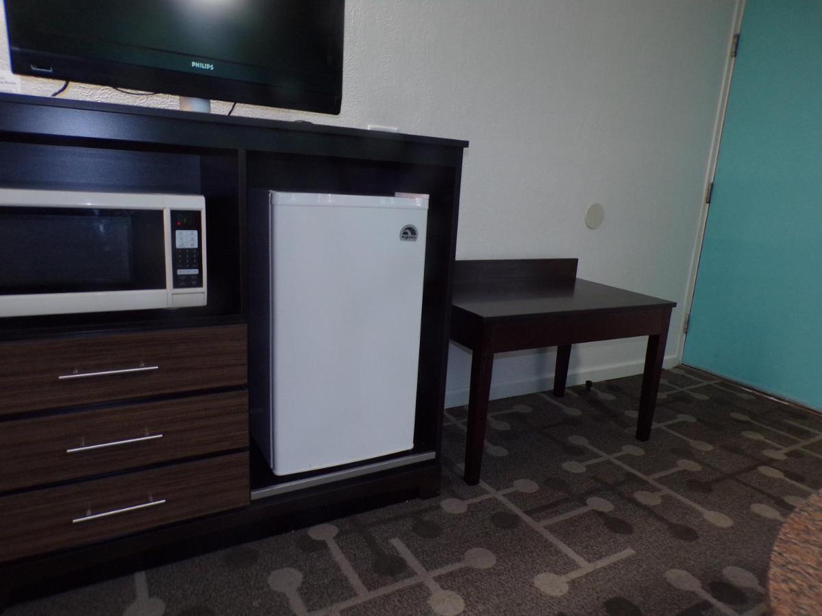 Dover Inn And Suites Ngoại thất bức ảnh
